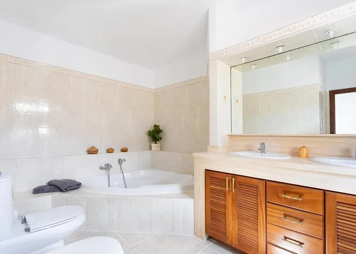 Casa Ajabo With Heateable Pool Вилла