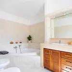 Casa Ajabo With Heateable Pool Vila